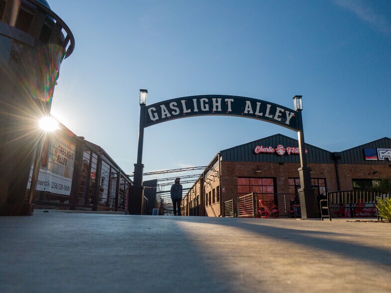 More Photos Of 3414 Governors Dr SW, Huntsville Storefront For Lease