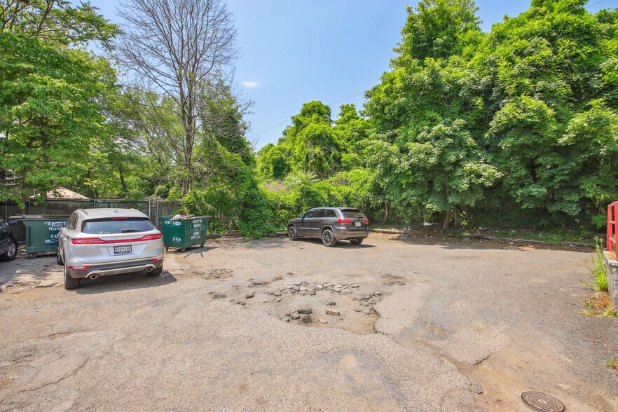 More Photos Of 56 Seguine Ave, Staten Island Storefront Retail Office For Sale