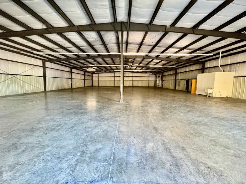Primary Photo Of 117-D Liberty Dr, Thomasville Warehouse For Lease