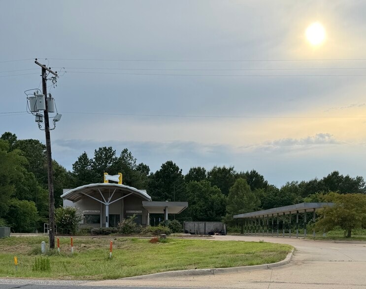 Primary Photo Of 7130 Mansfield Rd, Shreveport Fast Food For Sale