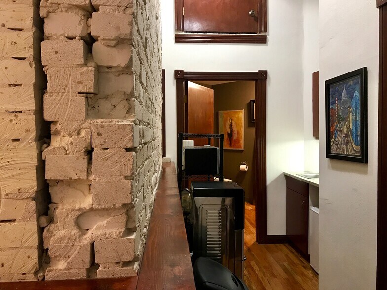 More Photos Of 106 E Doty St, Madison Office For Lease