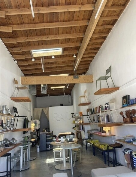 More Photos Of 3189 Glendale blvd, Los Angeles General Retail For Lease