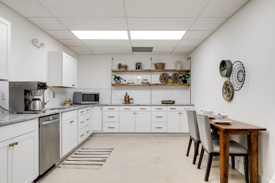 More Photos Of 2405 Westwood Ave, Richmond Office For Lease