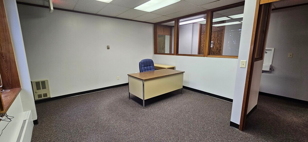 More Photos Of 1010 Oak Ridge Dr, Eau Claire Loft Creative Space For Lease
