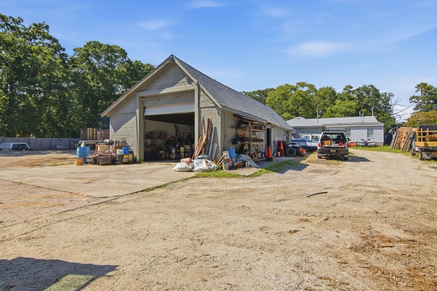 More Photos Of 460 Granny Rd, Medford Warehouse For Sale