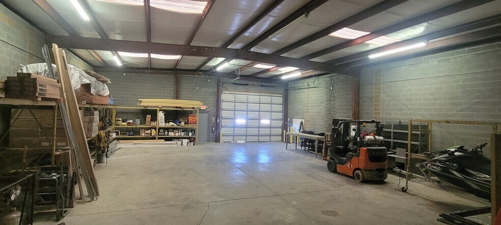 More Photos Of 3342 W Hospital Ave, Atlanta Light Manufacturing For Sale