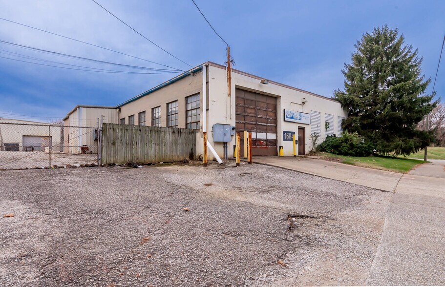 More Photos Of 1604 Northwestern Pky, Louisville Manufacturing For Sale
