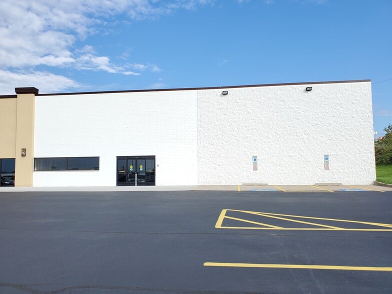 More Photos Of 1920 Edinboro Rd, Erie Flex For Lease