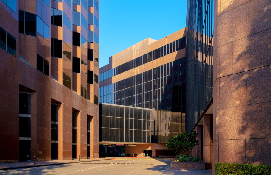 More Photos Of 5555 San Felipe St, Houston Office For Lease