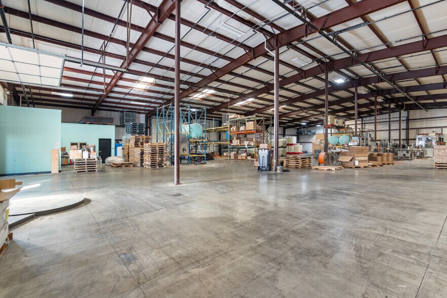 More Photos Of 2078 Ford Ave, Springdale Warehouse For Lease