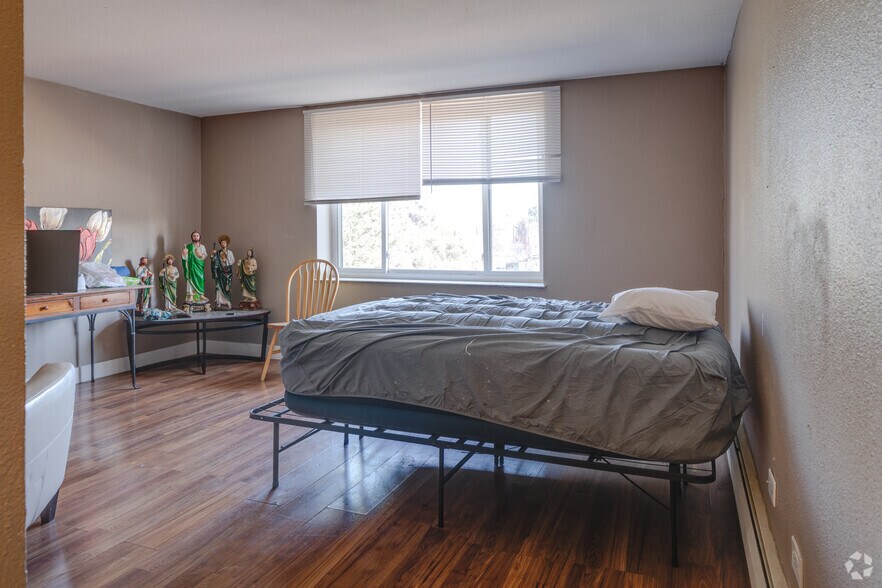 More Photos Of 152 Del Mar Cir, Aurora Apartments For Sale