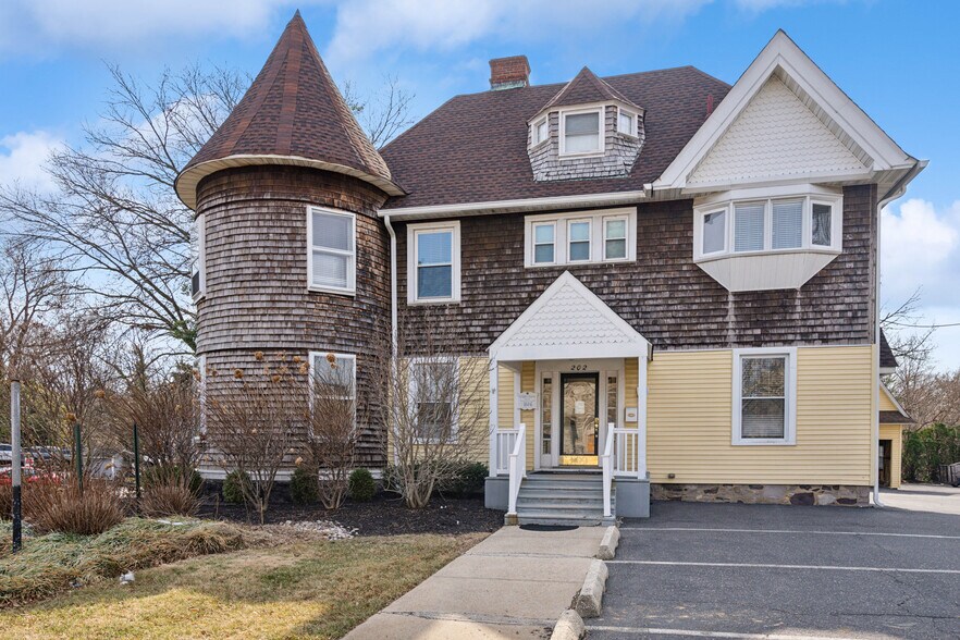 More Photos Of 202 W Main St, Moorestown Office For Sale