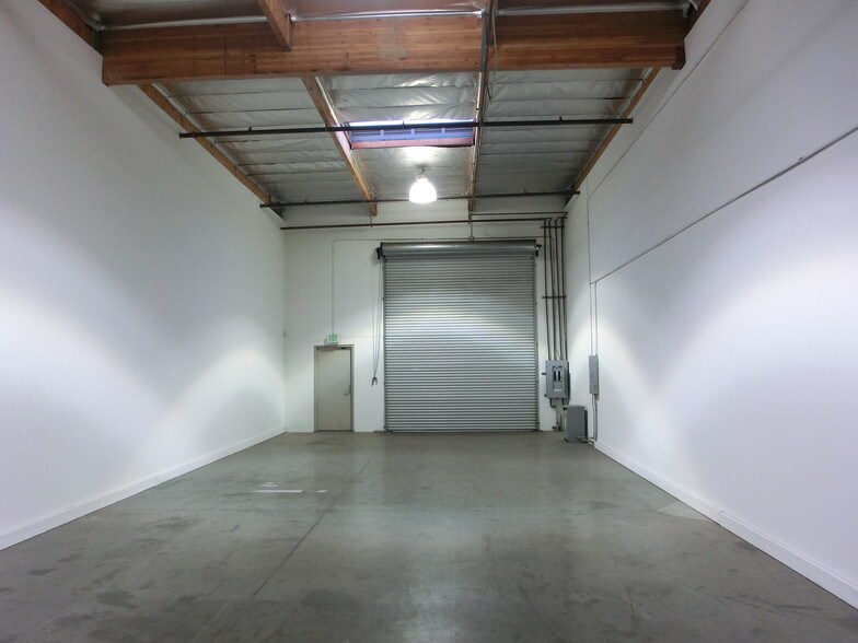 More Photos Of 12711 Ramona Blvd, Baldwin Park Warehouse For Lease