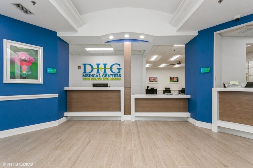More Photos Of 2520 Tamiami Trl N, Nokomis Medical For Sale