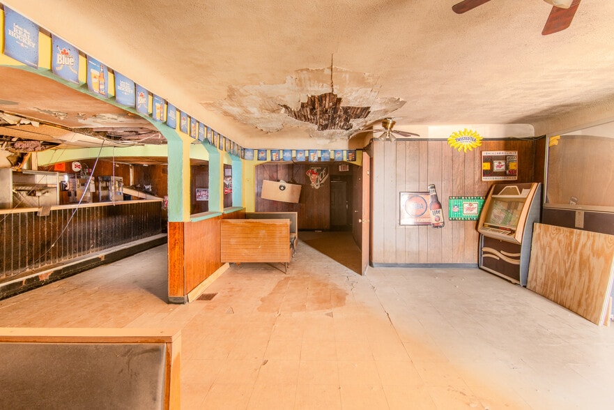 More Photos Of 21090 Goddard Rd, Taylor General Retail For Sale