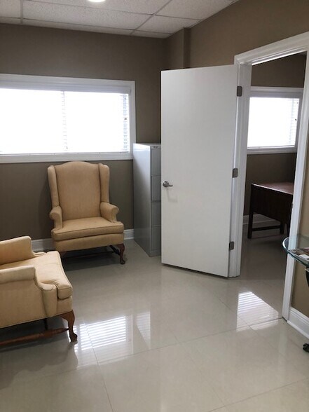 More Photos Of 3240 Airfield Dr E, Lakeland Airplane Hangar For Lease