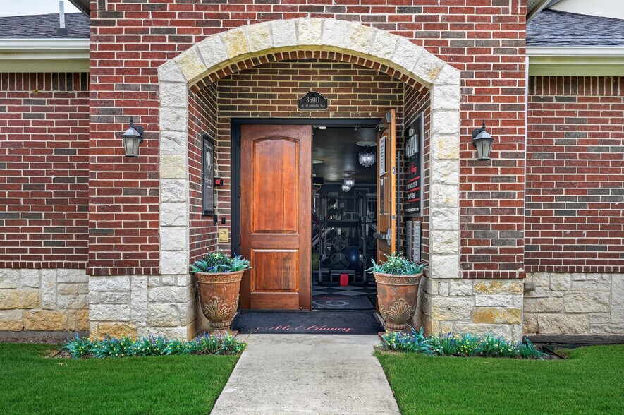 More Photos Of 3600 Eldorado Pky, McKinney Medical For Sale