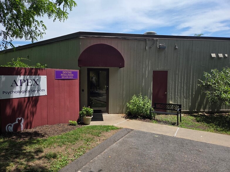 More Photos Of 260 Amity Rd, Woodbridge Medical For Sale