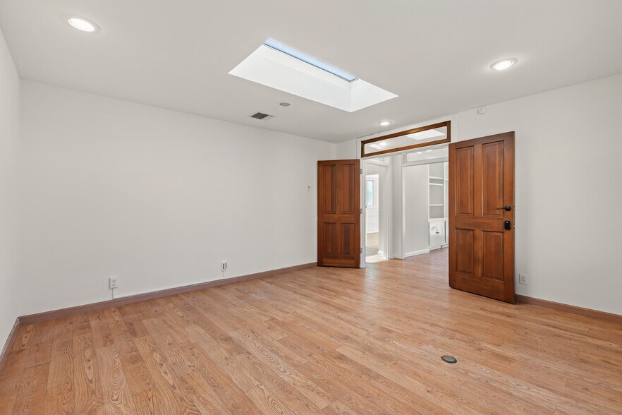 More Photos Of 2951-2953 Lincoln Blvd, Santa Monica Loft Creative Space For Sale