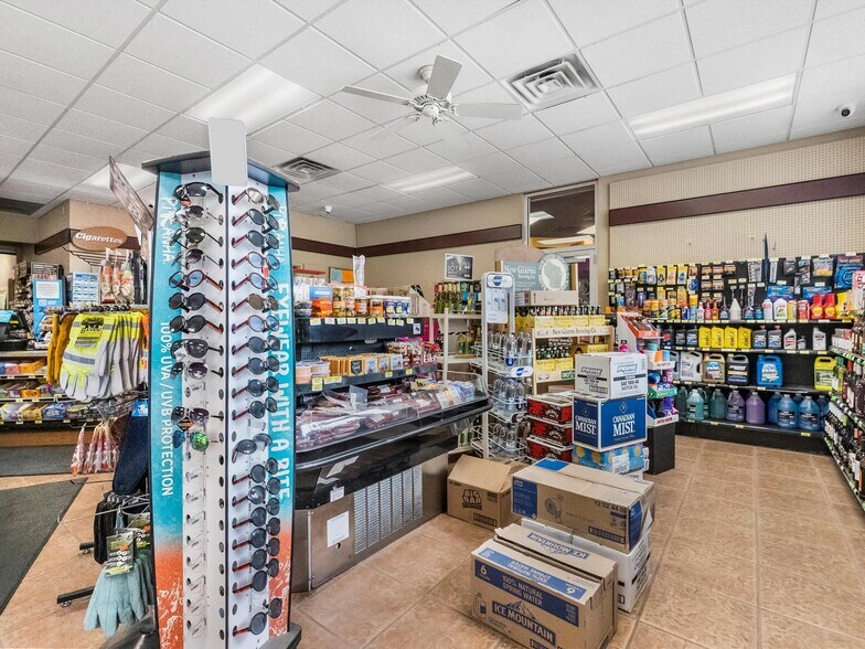 More Photos Of 1331 Green Bay Rd, Sturgeon Bay Service Station For Sale