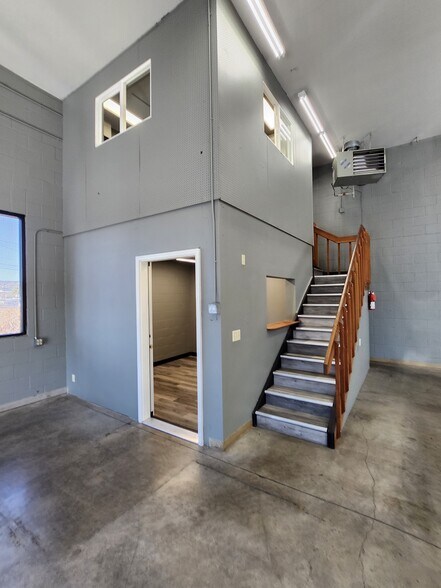 More Photos Of 310 SE Railroad St, Bend Storefront Retail Residential For Lease