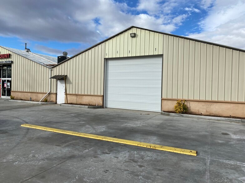 Primary Photo Of 13586 Central Rd, Apple Valley Unknown For Lease