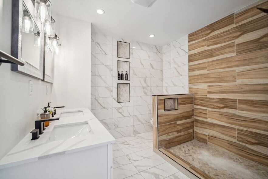 More Photos Of 4677 E Livingston Ave, Columbus Specialty For Sale