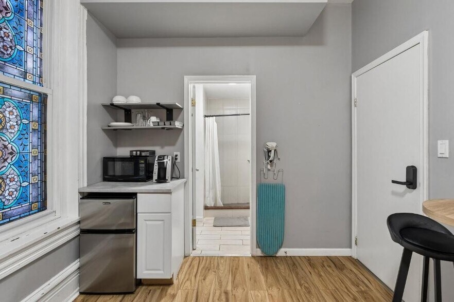 More Photos Of 1611 S Broad St, Philadelphia Specialty For Sale