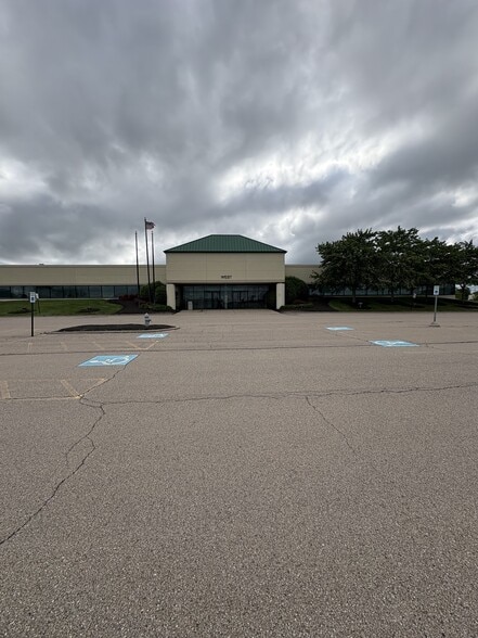 More Photos Of 5300 Kings Island Dr, Mason Office For Sale