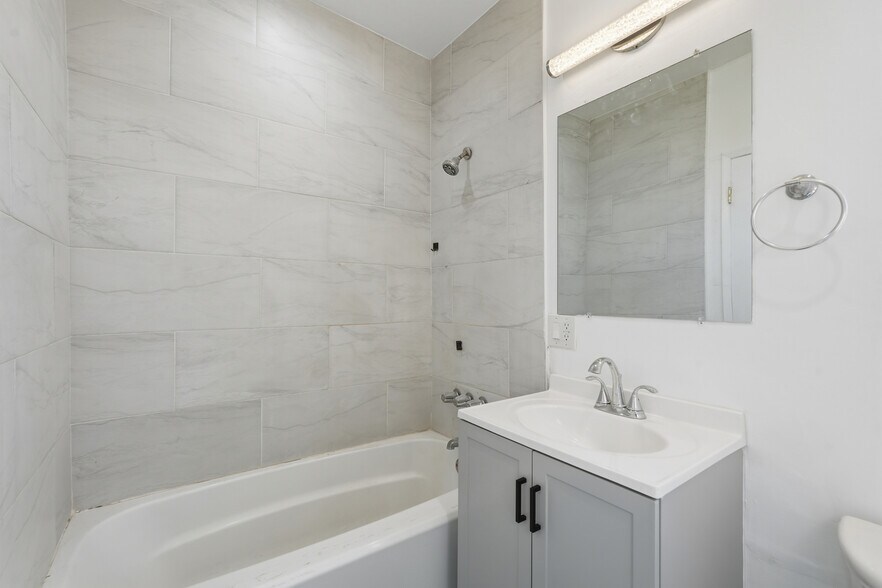 More Photos Of 1207 S Catalina St, Los Angeles Apartments For Sale