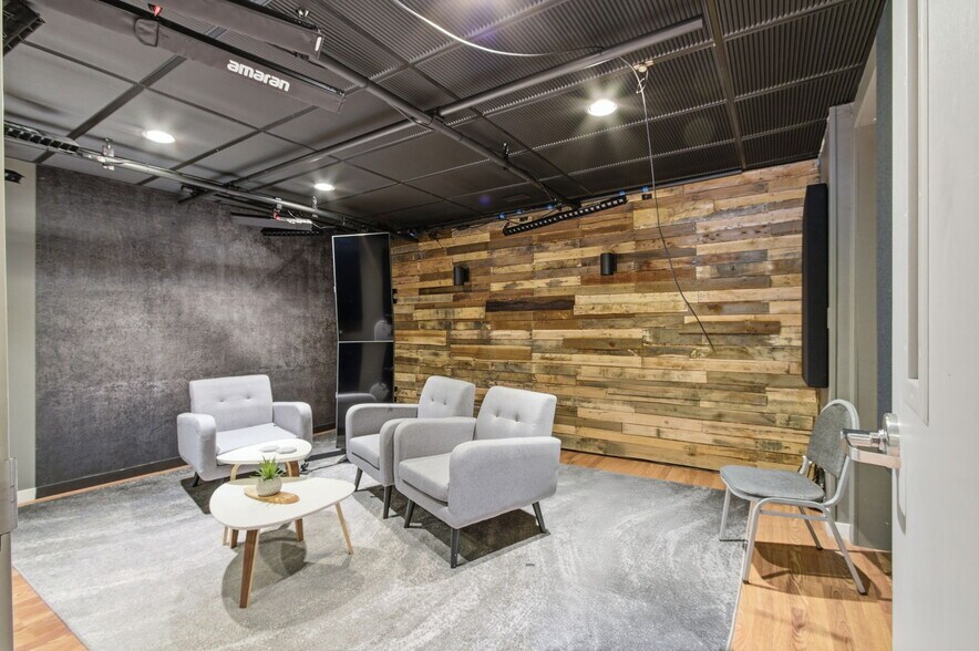 More Photos Of 7731 Traders Ln, Indianapolis Office For Sale