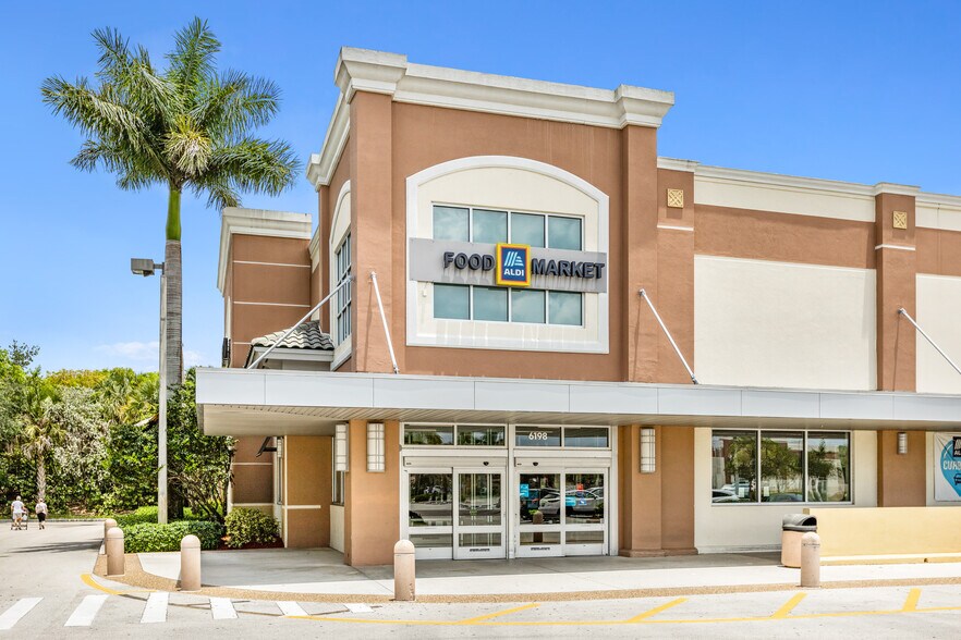More Photos Of Sample Rd @ US 441, Coral Springs Unknown For Lease
