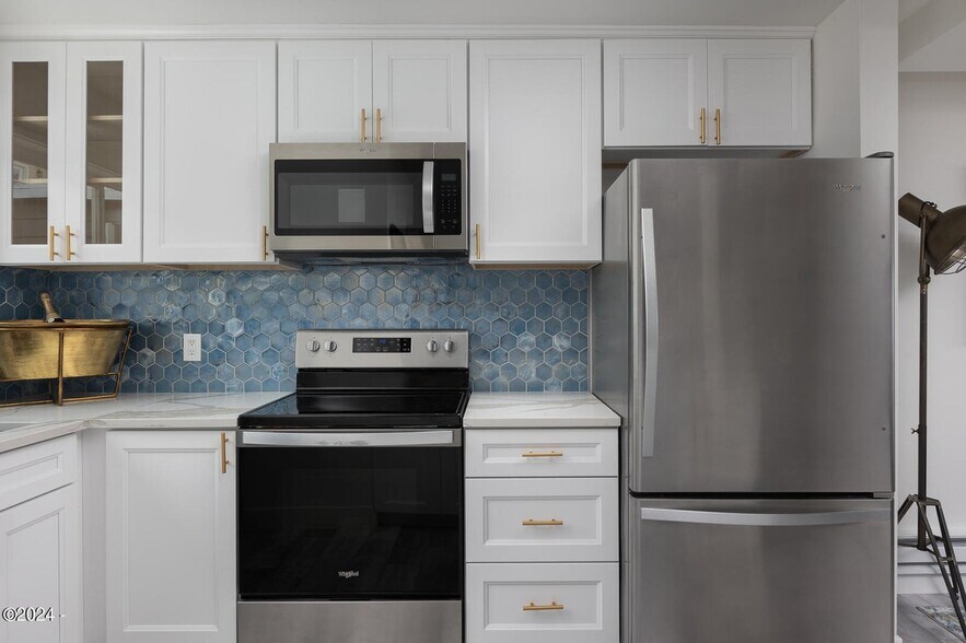 More Photos Of 3929 NW Jetty Ave, Lincoln City Apartments For Sale