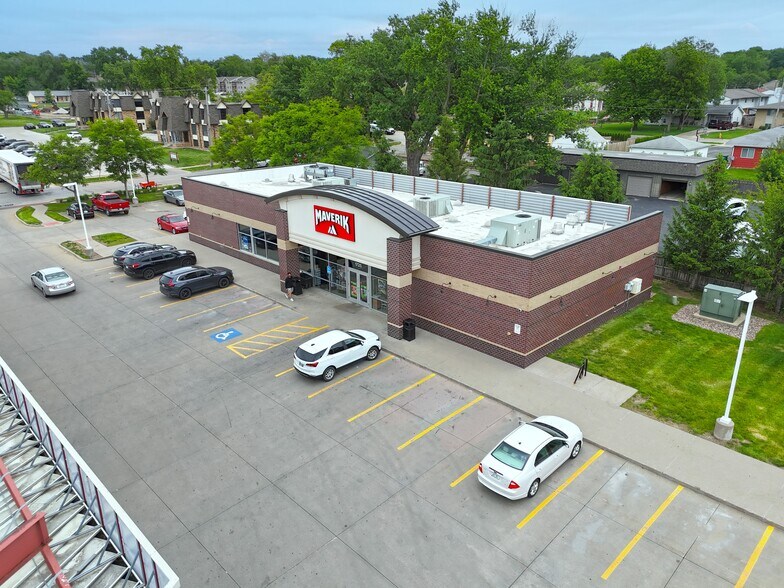 Primary Photo Of 1725 NW 86th St, Clive Convenience Store For Sale