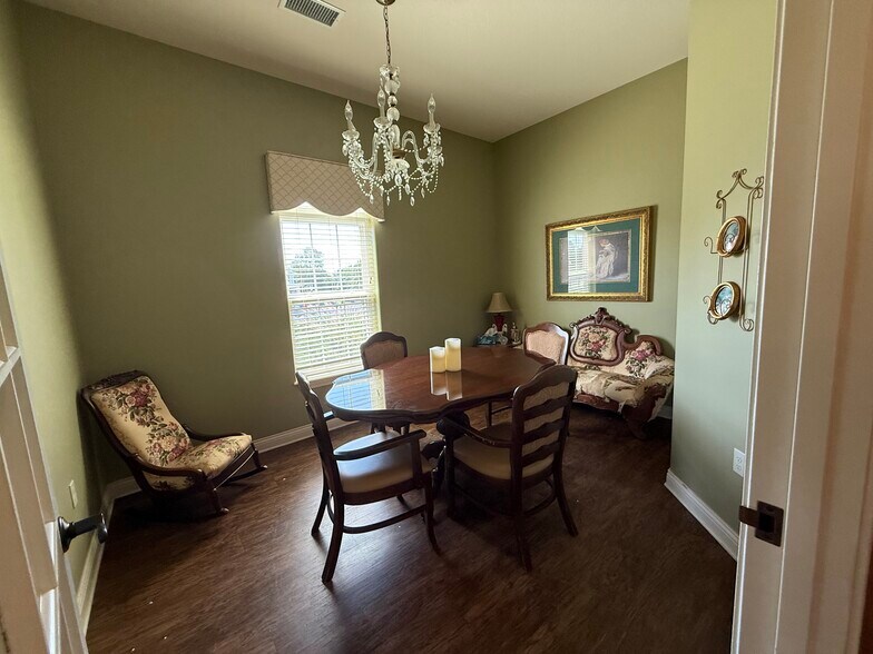 More Photos Of 15+/- Bed Memory Care Illinois Near Peoria, Elmwood Assisted Living For Sale