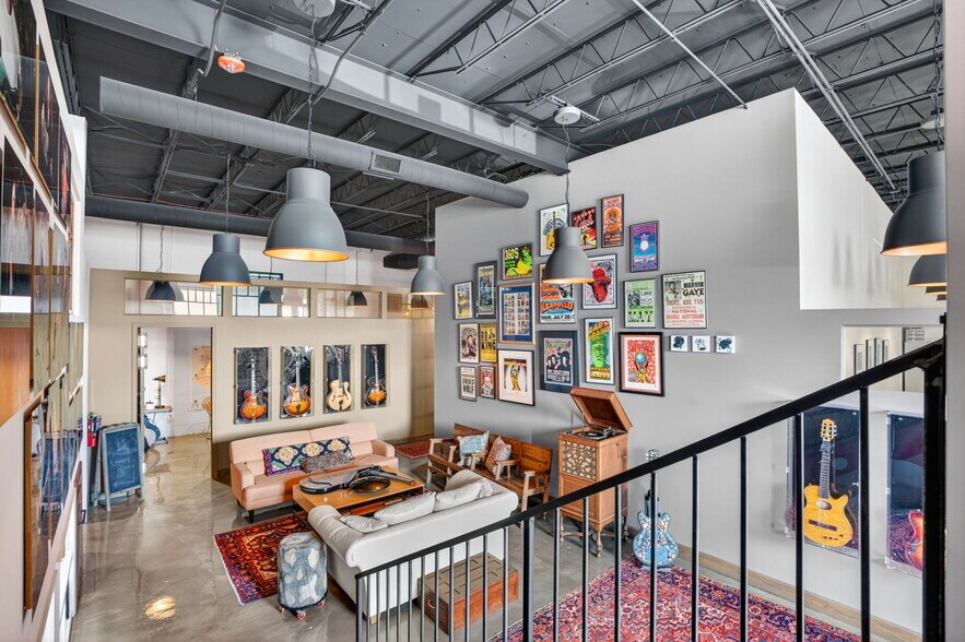 More Photos Of 2500 Emerson Ave S, Saint Petersburg Manufacturing For Sale