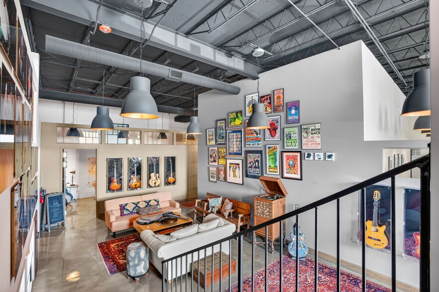 More Photos Of 2500 Emerson Ave S, Saint Petersburg Manufacturing For Sale