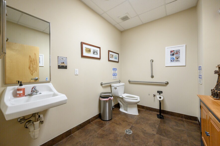 More Photos Of 612 Mount Pleasant Ave, West Orange Veterinarian Kennel For Sale