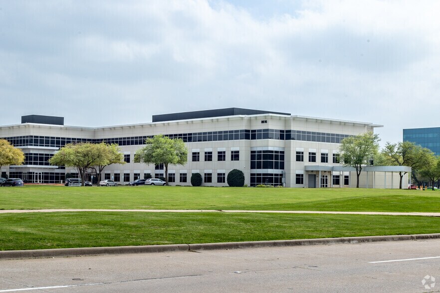 More Photos Of 8616 Freeport Pky, Irving Unknown For Lease