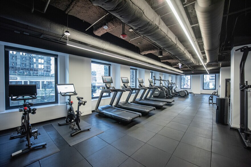 More Photos Of 1 E Wacker Dr, Chicago Office For Lease