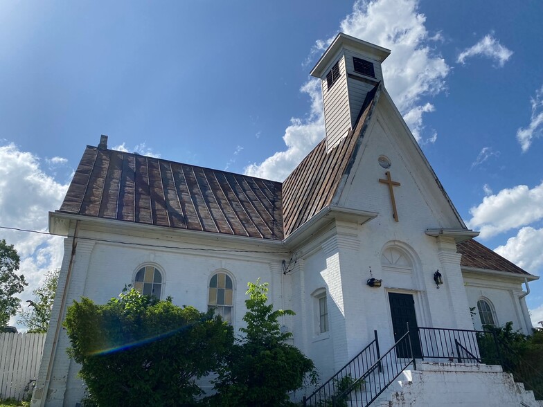 Primary Photo Of 400 N 3rd St, De Soto Religious Facility For Sale