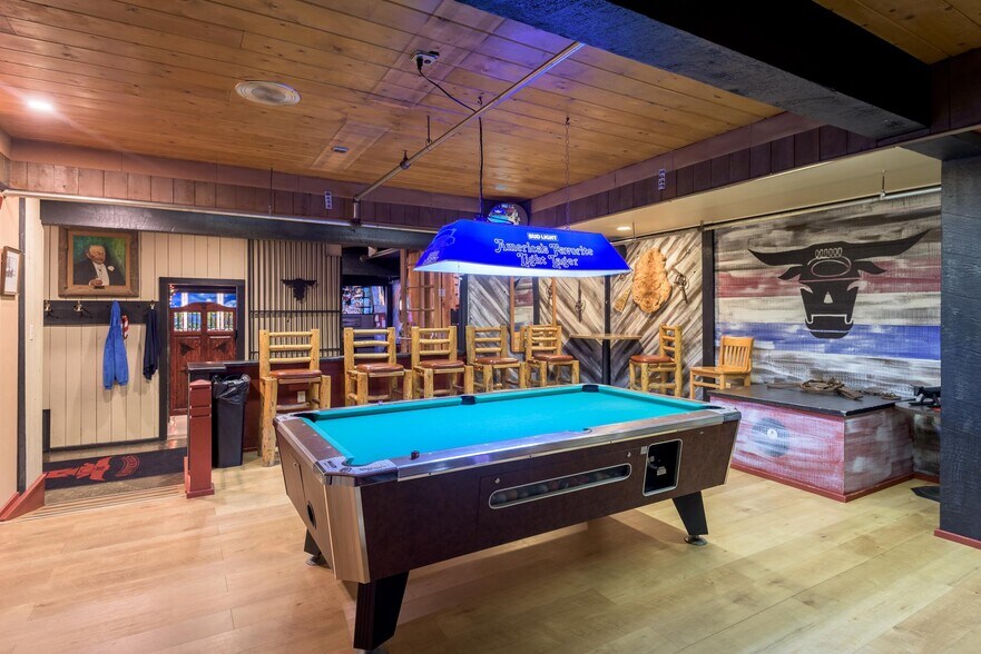 More Photos Of 117 Pine St, Pinedale Restaurant For Sale