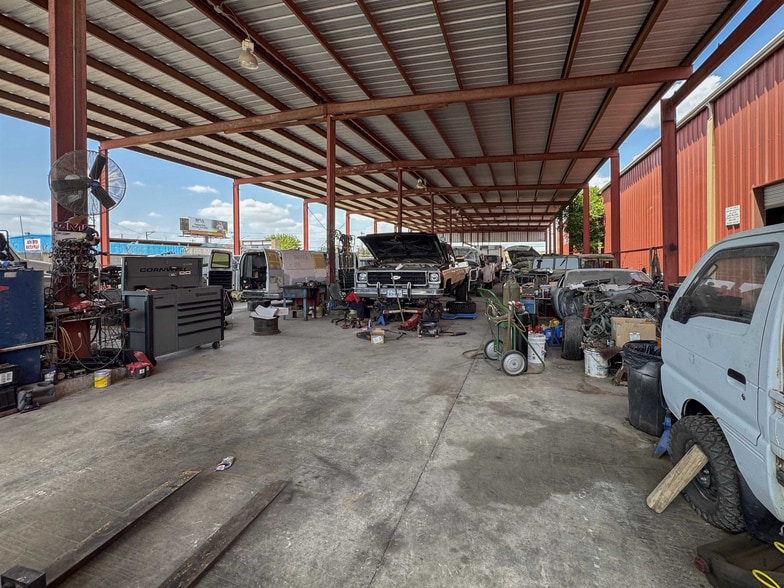 More Photos Of 5103 US Highway 59, Laredo Warehouse For Sale