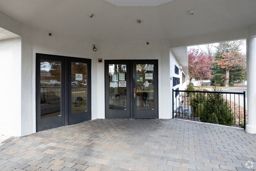 More Photos Of 535 Walnut St, Norwood Office For Lease