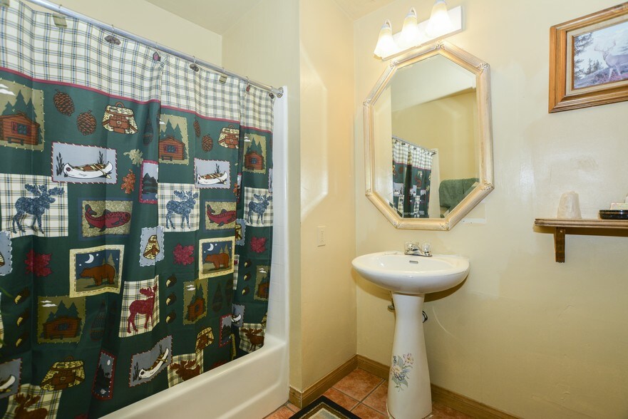 More Photos Of 27992 Rainbow Dr, Lake Arrowhead Hospitality For Sale