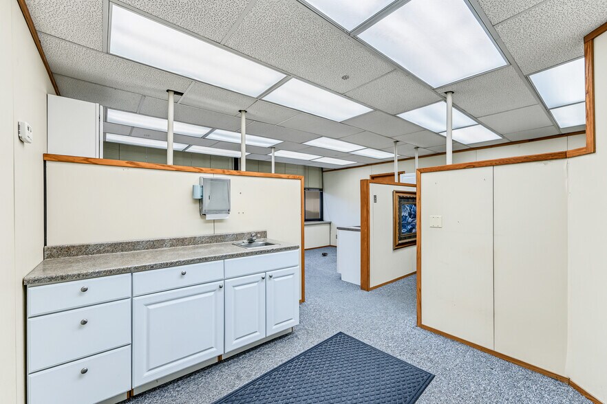 More Photos Of 2219 Packard St, Ann Arbor Office For Sale