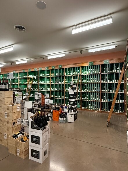 More Photos Of 3404 E 146th St, Carmel Storefront For Sale