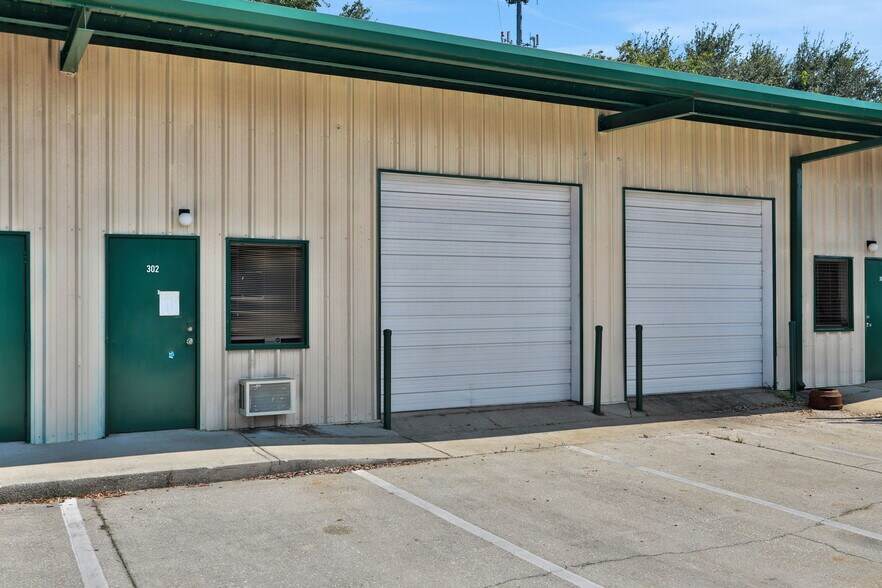 More Photos Of 8802 Corporate Square Ct, Jacksonville Unknown For Lease