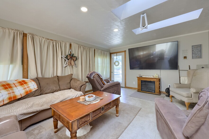 More Photos Of 197 Pencroft Dr N, Holtwood Industrial For Sale