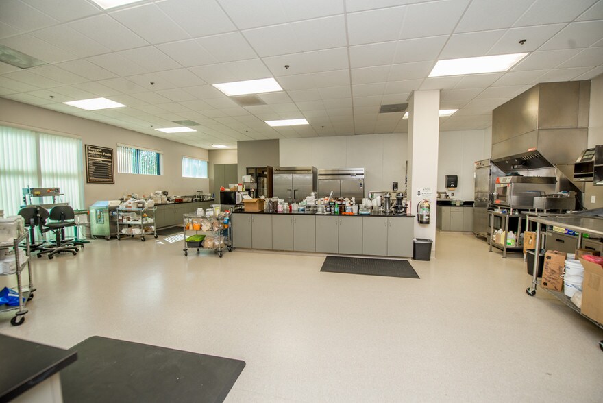 More Photos Of 537 Queensland Cir, Corona Loft Creative Space For Lease
